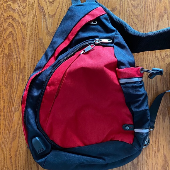 Cross body bag / sling / satchel with usb charger - Picture 1 of 7